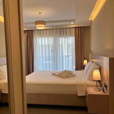 Antalya Belek'te Oezel Havuzlu Sitesi Villa Belek