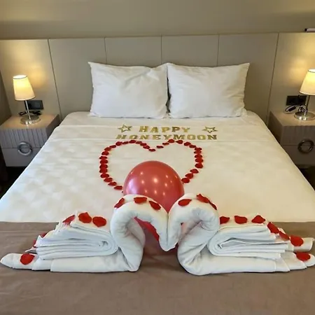 Villa Antalya Belek'te Oezel Havuzlu Sitesi