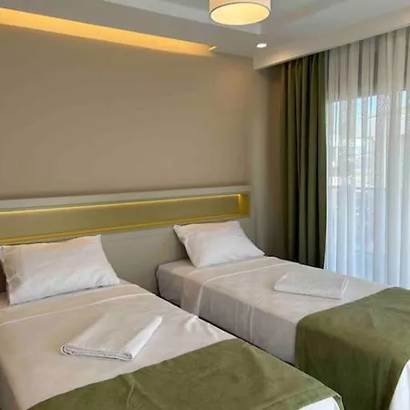 Antalya Belek'te Oezel Havuzlu Sitesi Villa *