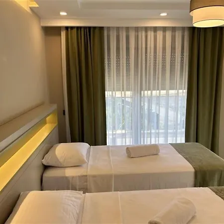 Antalya Belek'te Oezel Havuzlu Sitesi Villa