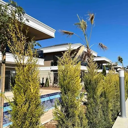 Antalya Belek'te Oezel Havuzlu Sitesi Belek