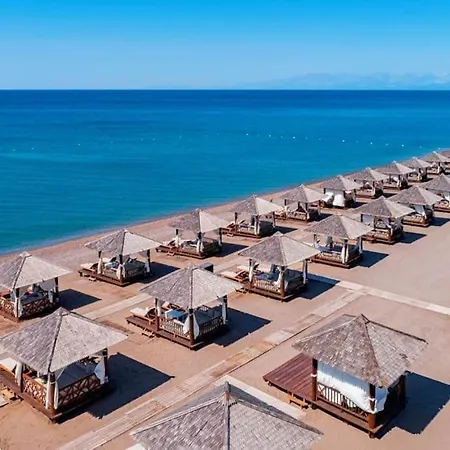Antalya Belek'te Oezel Havuzlu Sitesi