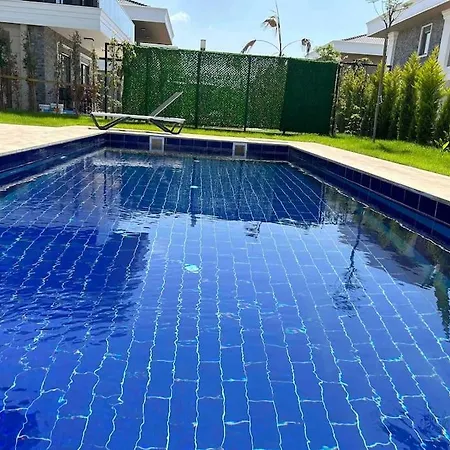Villa Antalya Belek'te Oezel Havuzlu Sitesi