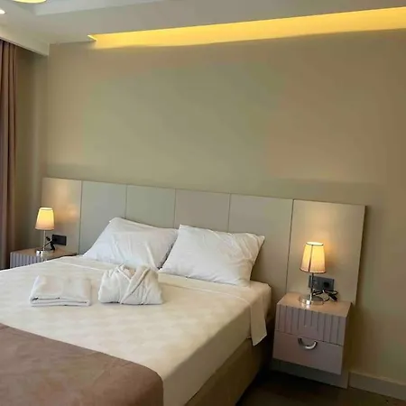 Antalya Belek'te Oezel Havuzlu Sitesi *