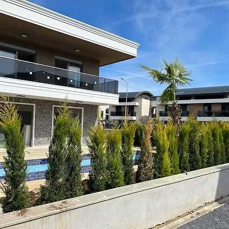 Villa Antalya Belek'te Oezel Havuzlu Sitesi