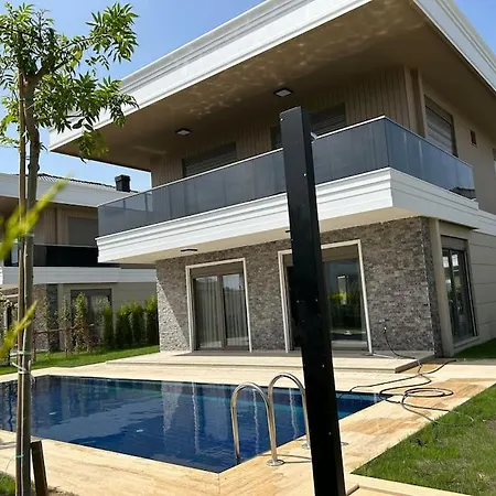 Villa Antalya Belek'te Oezel Havuzlu Sitesi Belek