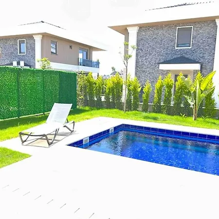 Antalya Belek'te Oezel Havuzlu Sitesi *
