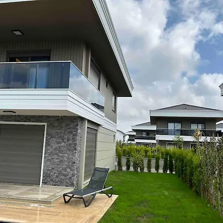 Antalya Belek'te Oezel Havuzlu Sitesi Belek