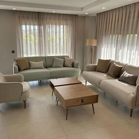 Antalya Belek'te Oezel Havuzlu Sitesi Villa Belek