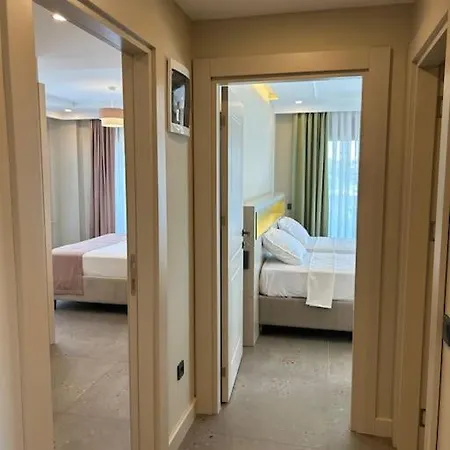 Antalya Belek'te Oezel Havuzlu Sitesi