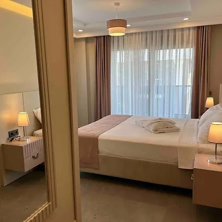 Antalya Belek'te Oezel Havuzlu Sitesi ベレキ