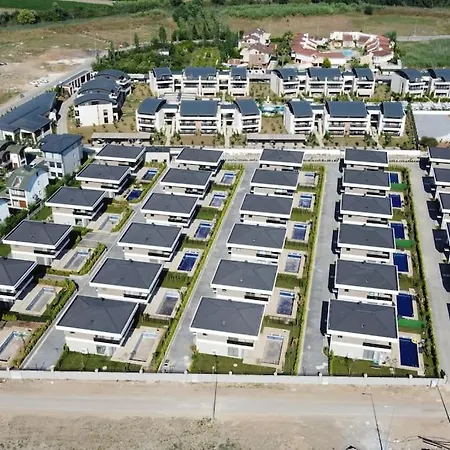 ヴィラ Antalya Belek'te Oezel Havuzlu Sitesi *
