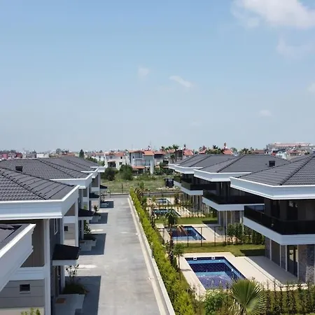 Antalya Belek'te Oezel Havuzlu Sitesi * ベレキ