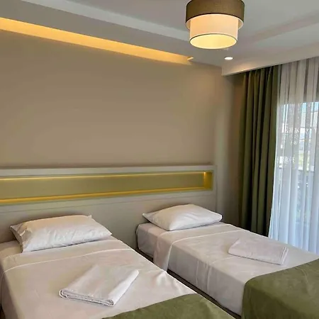 Antalya Belek'te Oezel Havuzlu Sitesi *