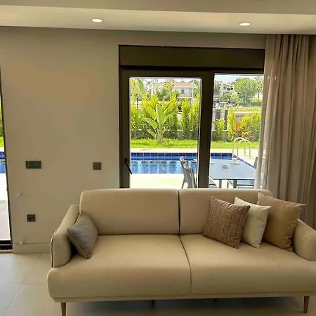 Antalya Belek'te Oezel Havuzlu Sitesi