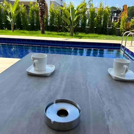 ヴィラ Antalya Belek'te Oezel Havuzlu Sitesi ベレキ