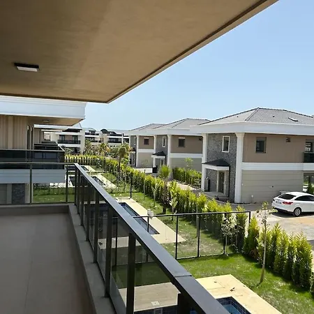 Antalya Belek'te Oezel Havuzlu Sitesi *